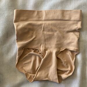Skims Sculpting Briefs Size S/M